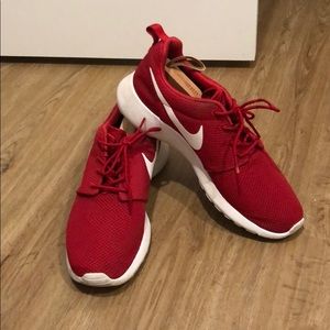 Nike Roshes - Men - Size 9.5